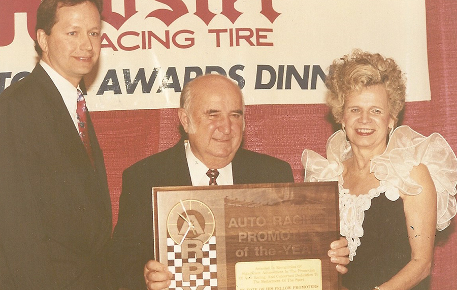 900px-BB_0013_1995 Earl Baltes is awarded RPM Promoter of the year award at the Daytona H.J. Plaza Hotel