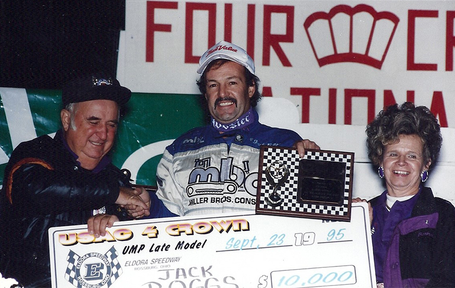 900px-BB_0014_9-23-1995 Jack Boggs poses with Earl and Bernice Baltes after winning the 4-Crown by Frank Smith Jr.