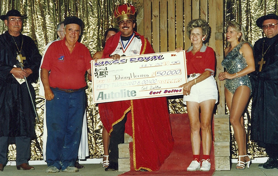 900px-BB_0018_7-20-1996 Johnny Herrera with Earl and Bernice Baltes after winning the Kings Royal by Reese Photos