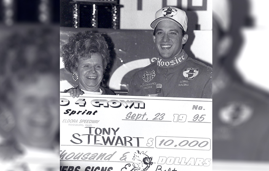 900px-BB_0021_9-23-1995 Bernice Baltes with sprint and midget feature winner Tony Stewart by Dennish Flores