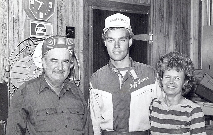 900px-BB_0022_1984 Earl & Bernice Baltes with World 100 winner Jeff Purvis by Dean Malone